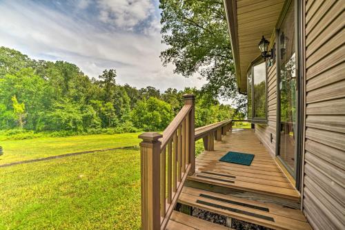 Updated Gilbertsville Retreat Steps To Lake!