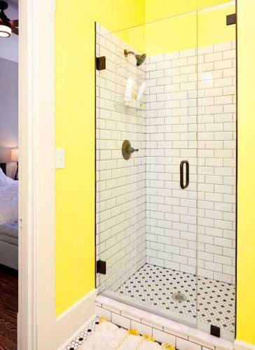 Bed & Breakfast A+ Location! Beautiful Home In Prime Highlands!