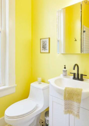Bed & Breakfast A+ Location! Beautiful Home In Prime Highlands!
