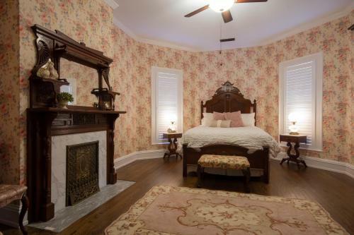 Bed & Breakfast Belle Louise Historic Guest House
