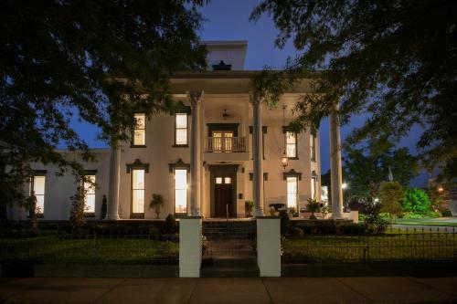 Bed & Breakfast Belle Louise Historic Guest House
