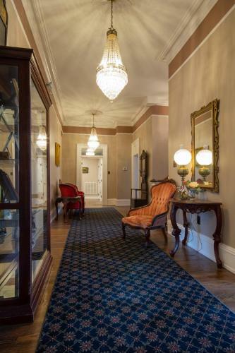 Bed & Breakfast Belle Louise Historic Guest House