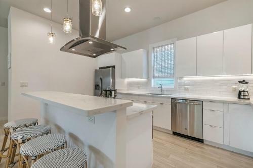 Mid City Fully Furnished Townhouse