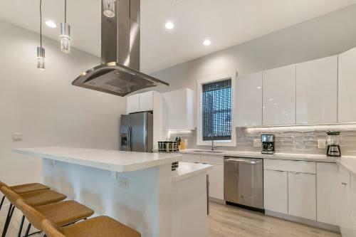 Bienville Villas: Brand New 4br