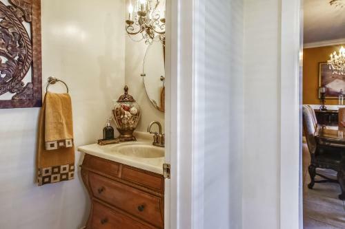 Lovely 5 Br Home Only 15mins From Downtown Nola