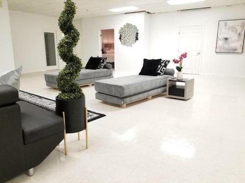 Hotel 9br-sleeps 19. Amazing Deal!!