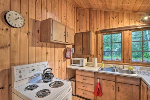 Sprucewold Boothbay Harbor Cottage With Deck