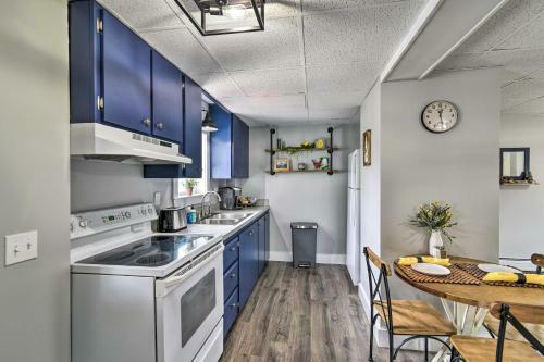 Chic And Central Apartment About 6 Mi To Sebec Lake