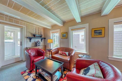 Kennebunk Cottage - 2 Bed 1 Bath Vacation Home In Kennebunk