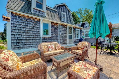 Kennebunk Cottage - 2 Bed 1 Bath Vacation Home In Kennebunk