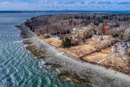 Chickadee Bay House