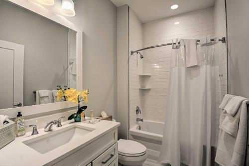 Apartamento Chic Condo With Balcony 1mi To Annapolis Harbor
