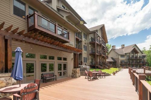 Hotel A124- Studio Standard View Suite, King Size Bed, Kitchenette, Free Wifi!
