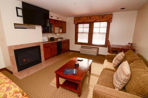 Hotel A124- Studio Standard View Suite, King Size Bed, Kitchenette, Free Wifi!