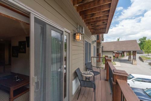 Hotel A212 - 1 Bedroom Standard View Suite With Oversized Deck And Seating!