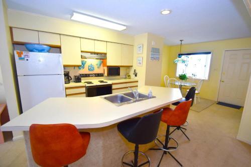 Apartamento Tiffanie By The Sea 319d Condo
