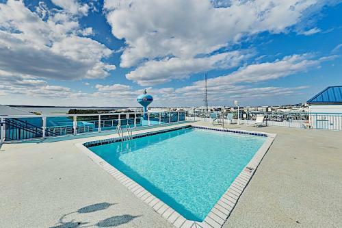 Apartamento Bayfront Condo With Pool & Balcony - Walk To Beach Condo
