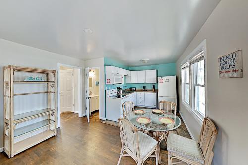 Apartamento Downtown Getaway With Balcony - Walk To Beach! Duplex