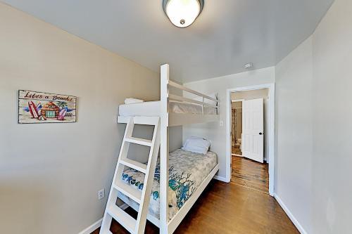 Apartamento Downtown Getaway With Balcony - Walk To Beach! Duplex