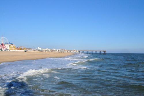 Apartamento Downtown Getaway With Balcony - Walk To Beach! Duplex