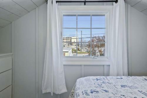 Waterfront Tiny Beach House Close To Beach And Fun