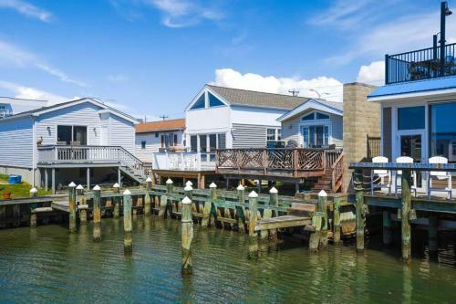 Waterfront Tiny Beach House Close To Beach And Fun
