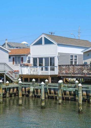 Waterfront Tiny Beach House Close To Beach And Fun