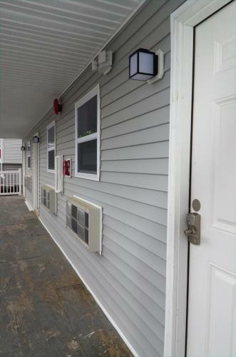 Atlantic Breeze Motel & Apartments