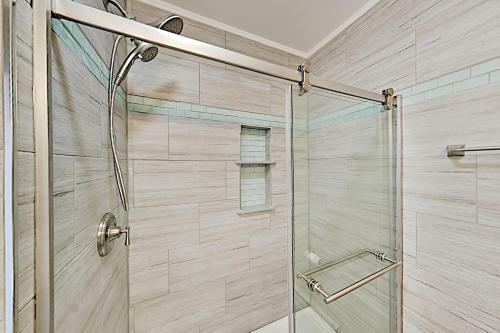 Downtown Copacabana Beach House With Guest Suite Home