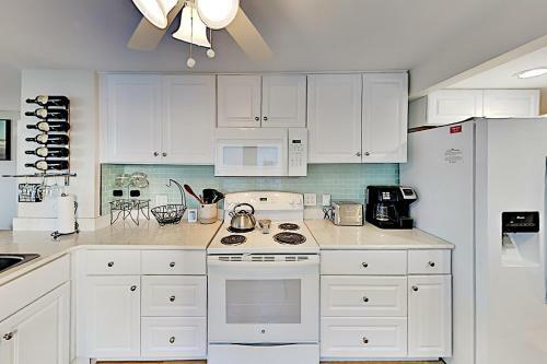 Downtown Copacabana Beach House With Guest Suite Home