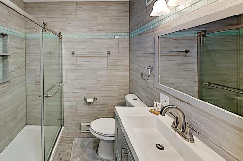 Downtown Copacabana Beach House With Guest Suite Home