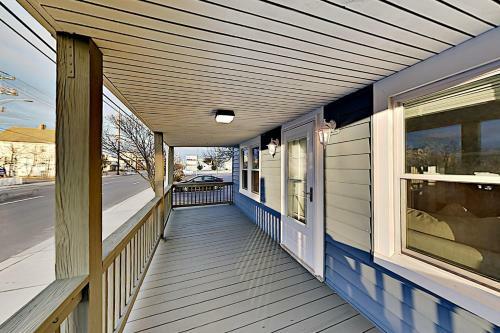Downtown Copacabana Beach House With Guest Suite Home
