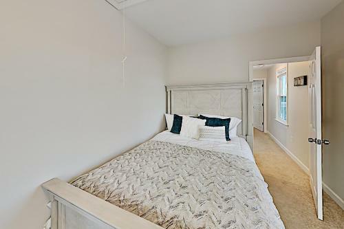 Downtown Copacabana Beach House With Guest Suite Home