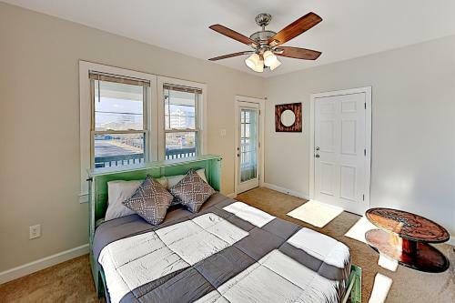 Downtown Copacabana Beach House With Guest Suite Home