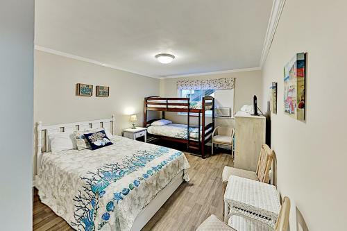 Apartamento Downtown Getaway - Private Patio - Walk To Beach Duplex