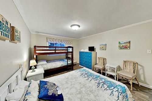 Apartamento Downtown Getaway - Private Patio - Walk To Beach Duplex