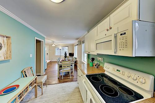 Apartamento Downtown Getaway - Private Patio - Walk To Beach Duplex