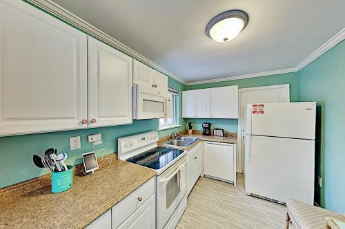 Apartamento Downtown Getaway - Private Patio - Walk To Beach Duplex