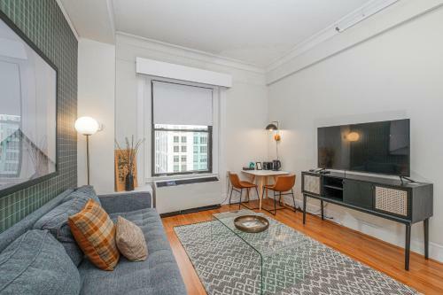 Evonify Stays - Theatre District Apartments