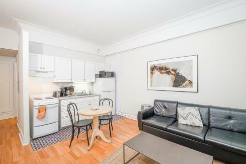 Evonify Stays - Theatre District Apartments