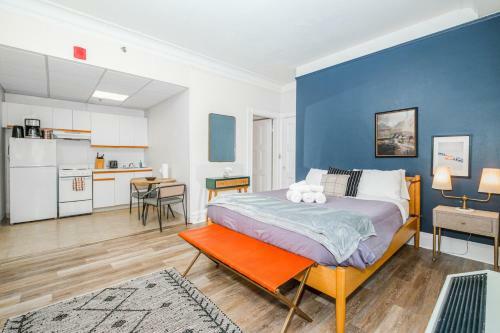 Evonify Stays - Theatre District Apartments