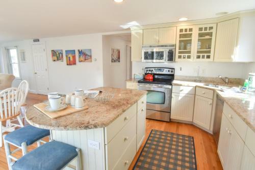 401 Stunning Bay View From Rooftop Deck Steps To Private Beach Dog Friendly