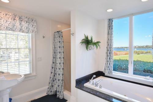 446 Waterfront Fun Awaits In This Huge Family Estate