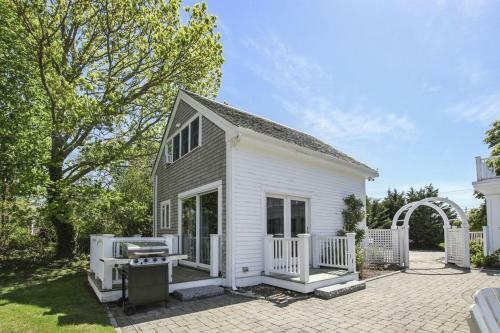 446 Waterfront Fun Awaits In This Huge Family Estate