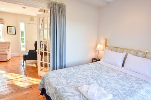 446 Waterfront Fun Awaits In This Huge Family Estate