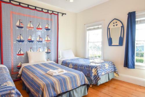 446 Waterfront Fun Awaits In This Huge Family Estate