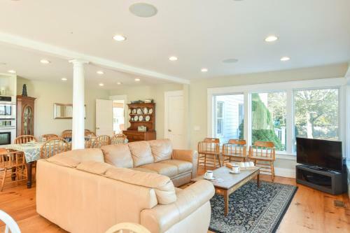 446 Waterfront Fun Awaits In This Huge Family Estate