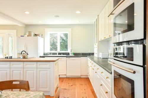 446 Waterfront Fun Awaits In This Huge Family Estate