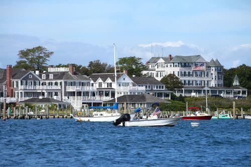 Edgartown Village - Close To Main Street Home