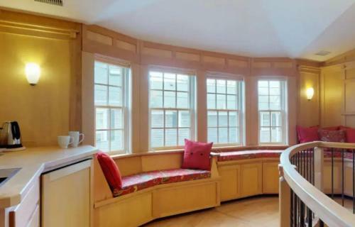 Edgartown Village - Close To Main Street Home